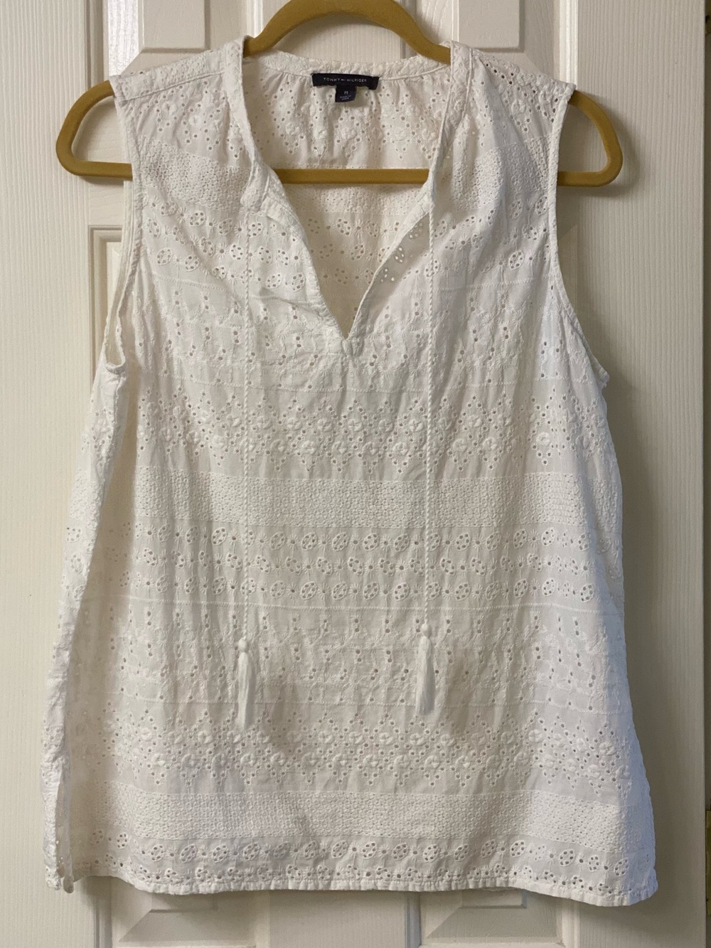 Tommy Hilfiger Tie V-Neck Eyelet Embroidery Sleeveless Top Size Medium